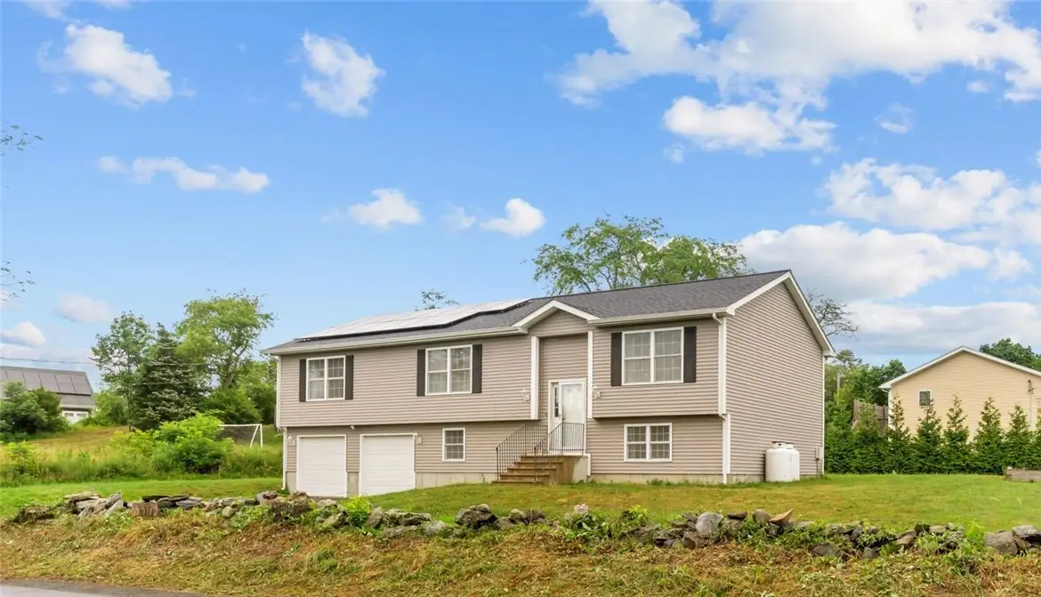 11 Eric Court, Portsmouth, RI 02871 - Image #1