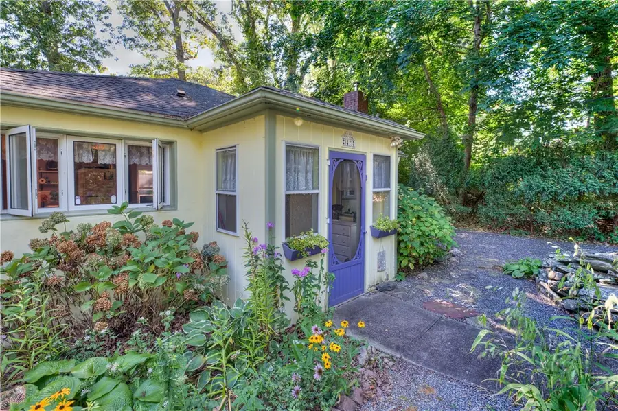 47 Wake Robin Trail, Saunderstown, RI 02874 - Image #2