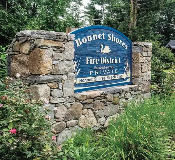 55 Bonnet Shores Road, Narragansett, RI 02882