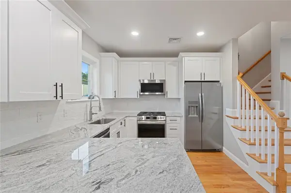 1 Old County Village Way #E, Smithfield, RI 02917