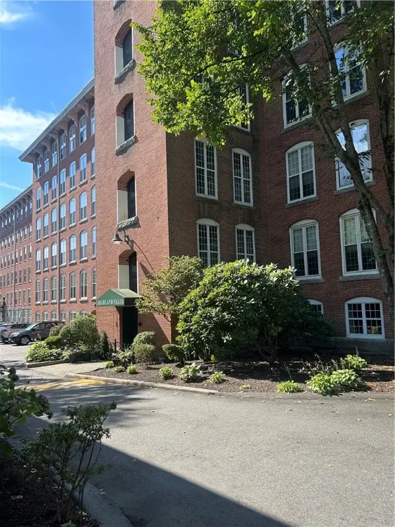 2 School Street #403, Lincoln, RI 02802
