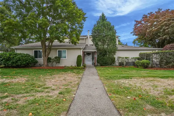 995 Williamsburg Circle, Warwick, RI 02886