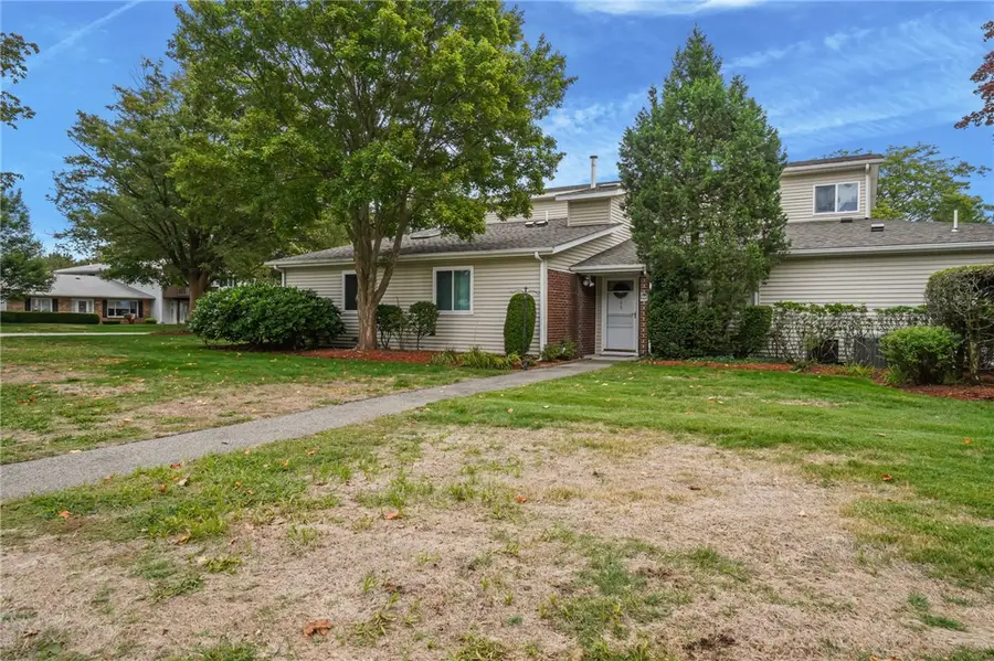 995 Williamsburg Circle, Warwick, RI 02886 - Image #2