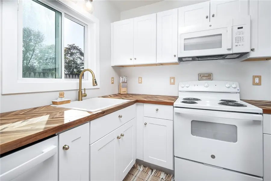 126 Uncas Street, Warwick, RI 02889 - Image #2