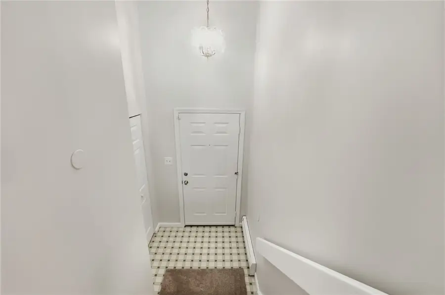 565 Quaker Lane #124, West Warwick, RI 02893 - Image #2