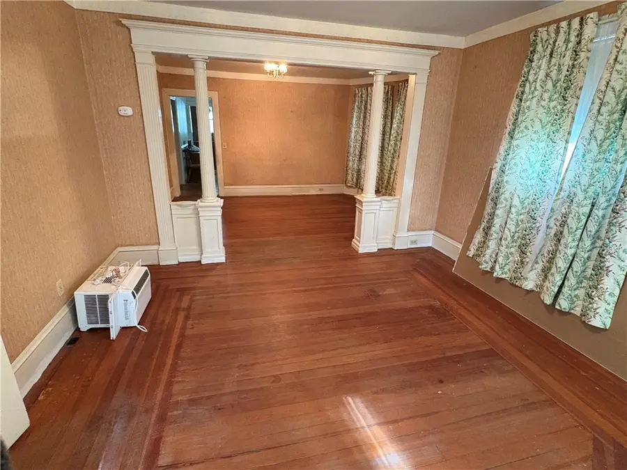 137 Rutherglen Avenue, Providence, RI 02907 - Image #3