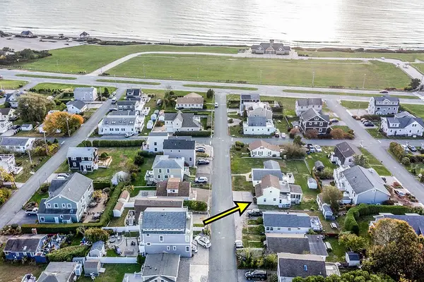 18 Greenbrier Road, Narragansett, RI 02882