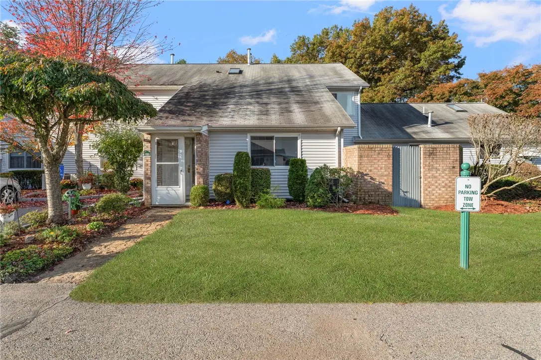 816 Williamsburg Circle, Warwick, RI 02886 - Image #1