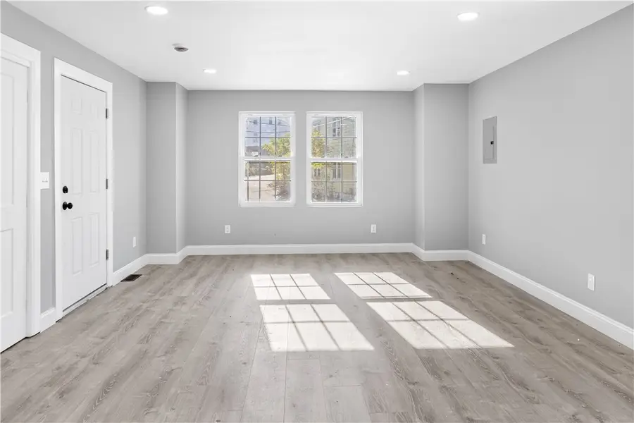 638 Douglas Avenue, Providence, RI 02908 - Image #2