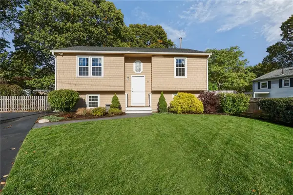9 Chelmsford Avenue, Warwick, RI 02889
