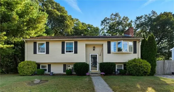 37 Carriage Road, Cranston, RI 02920