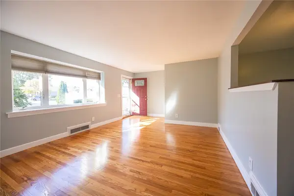 11 Salem Drive, North Providence, RI 02904