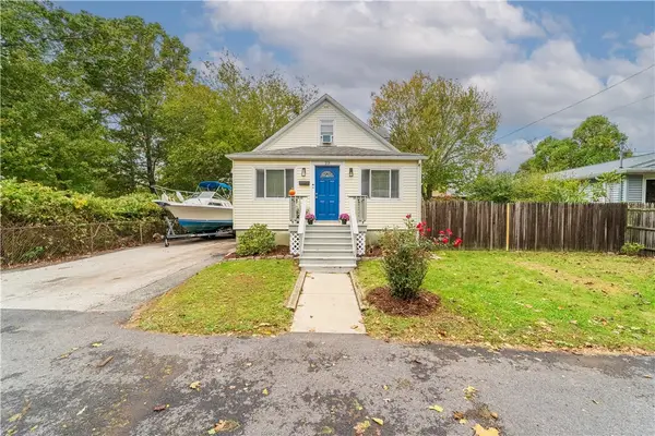 23 Stoddard Place, Warwick, RI 02888