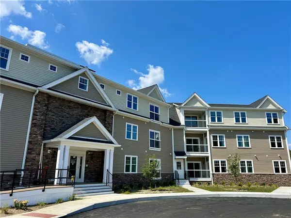 9 Joseph N Zenga Jr Boulevard #113, East Greenwich, RI 02818