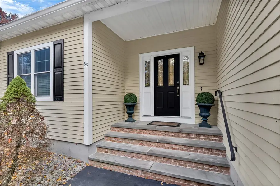 95 Crickett Circle, East Greenwich, RI 02818 - Image #2