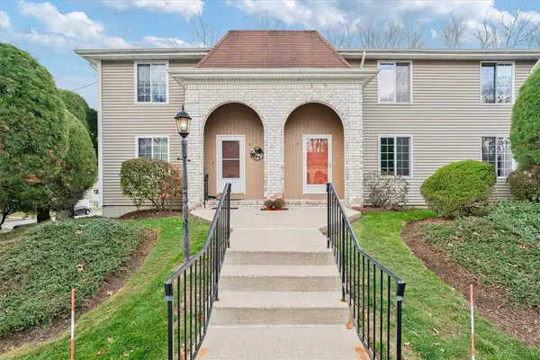 8 Marigold Circle, North Providence, RI 02904