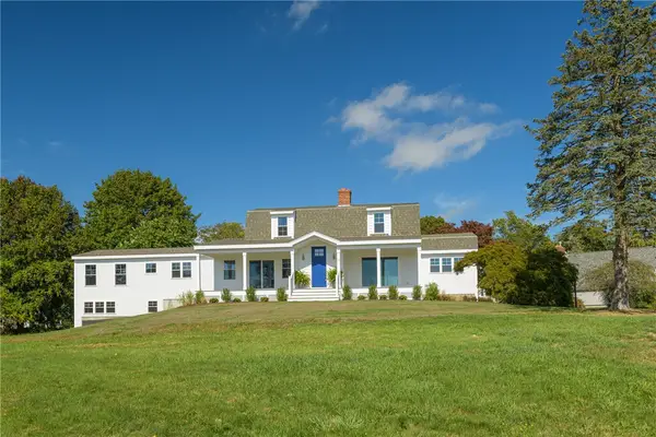 32 Arrowhead Drive, Tiverton, RI 02878