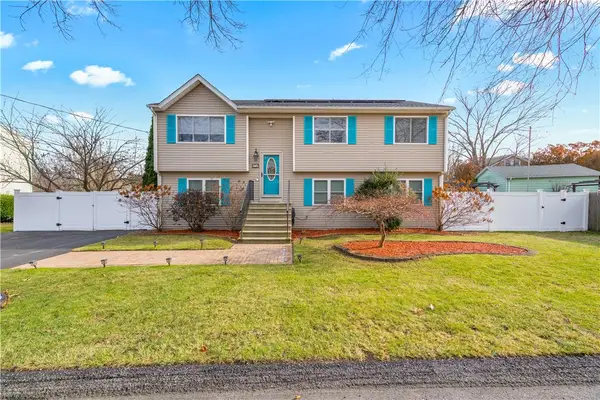 12 Railroad Row, Warwick, RI 02886