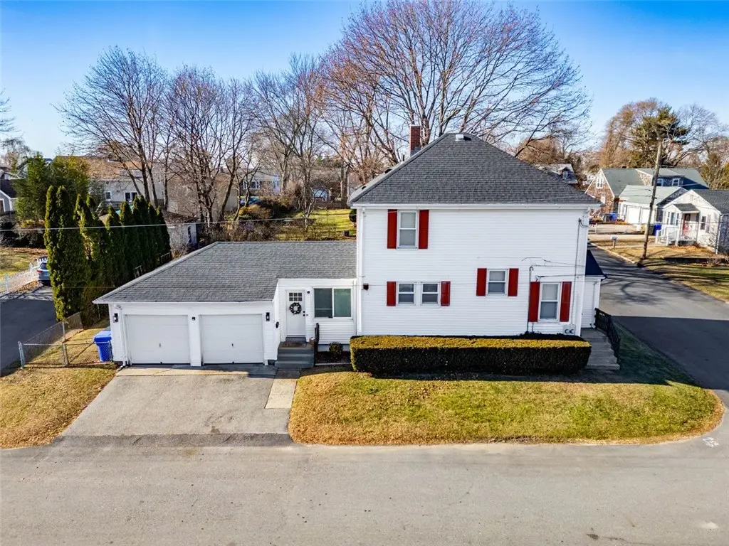 35 E Knowlton Street, Riverside, RI 02915 - Image #1