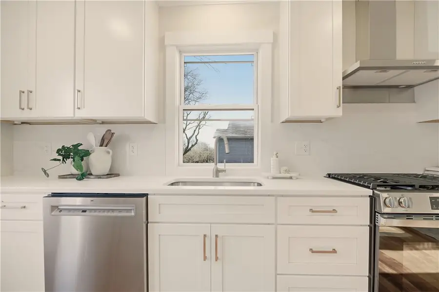 85 Bay View Avenue #2, Bristol, RI 02809 - Image #2