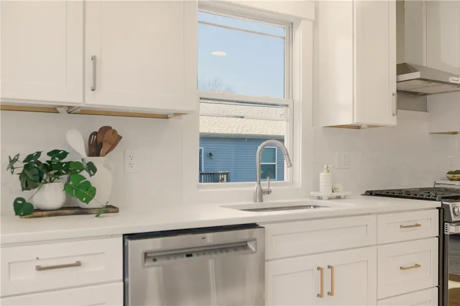 85 Bay View Avenue #2, Bristol, RI 02809 - Image #3