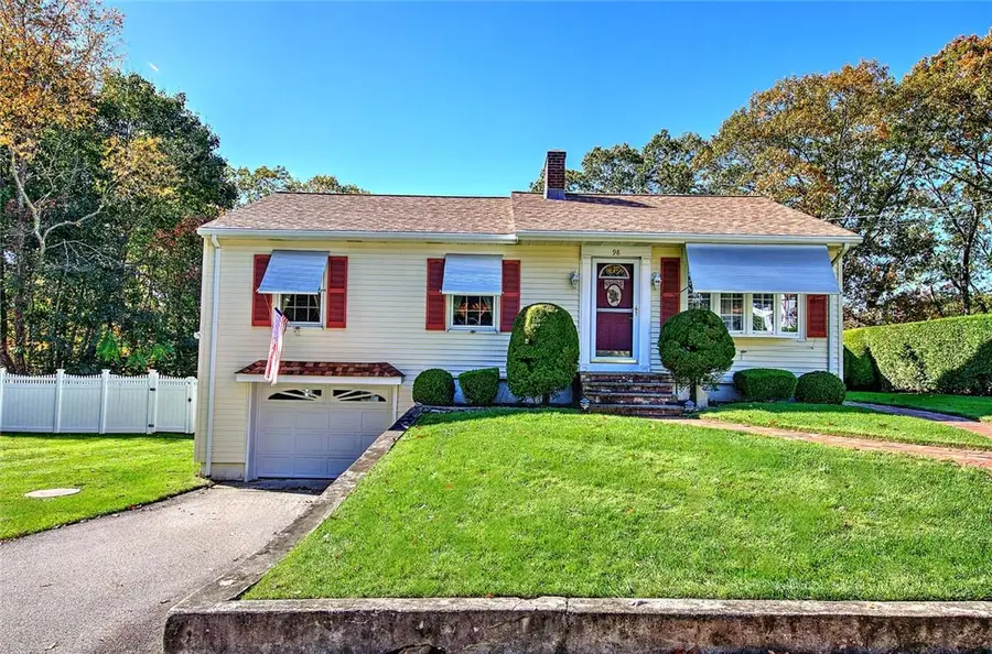 98 Iroquois Road, Cumberland, RI 02864 - Image #2