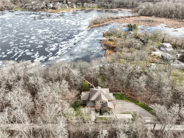 440 Captains Circle, Fall River, MA 02721