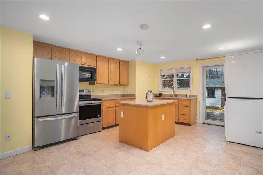 37 Ridge Road, East Greenwich, RI 02818 - Image #2
