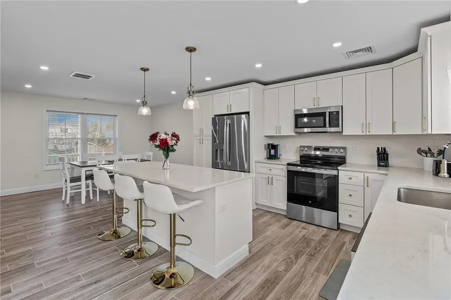 41 N Cornell Avenue, Warren, RI 02885 - Image #2