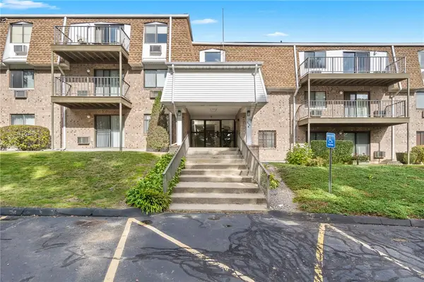 752 Quaker Lane #A201, Warwick, RI 02818