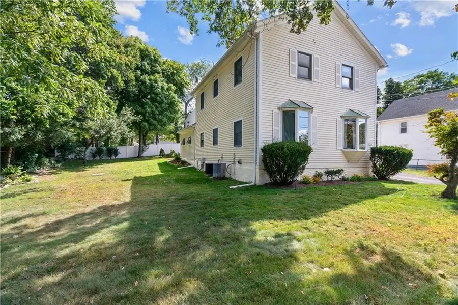 129 Simmonsville Avenue, Johnston, RI 02919 - Image #3