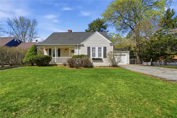 23 Richmond Avenue, Barrington, RI 02806