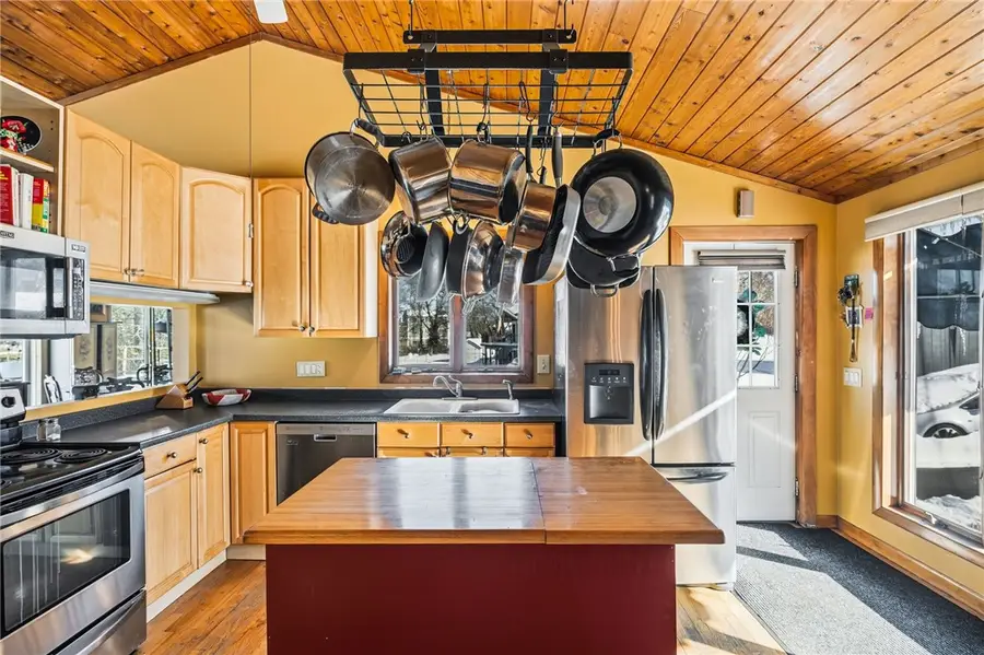 585 Meadow View Avenue, Warwick, RI 02889 - Image #3