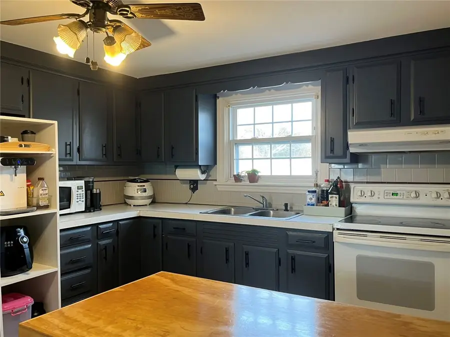 556 Metacom Avenue, Bristol, RI 02809 - #2