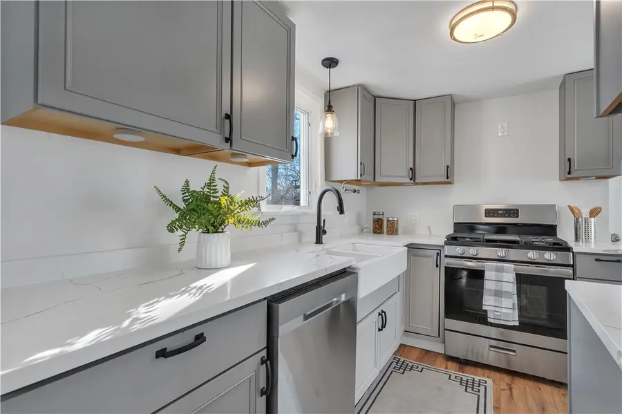 10 Booth Avenue, Riverside, RI 02915 - #2