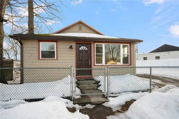 17 Ardway Avenue, Warwick, RI 02889