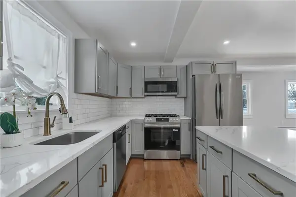 79 Suburban Parkway, Warwick, RI 02889