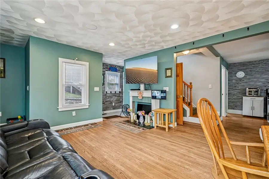 26 Barton Avenue, Warwick, RI 02889 - #3