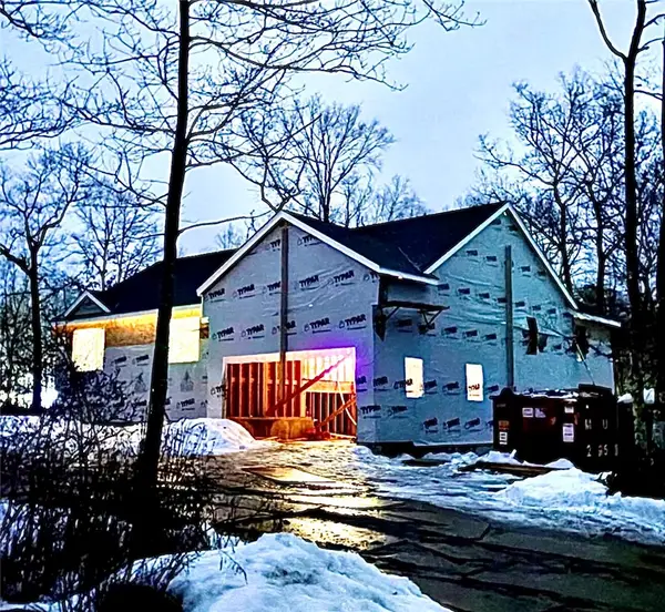 2 Fanning Place, Hopkinton, RI 02832