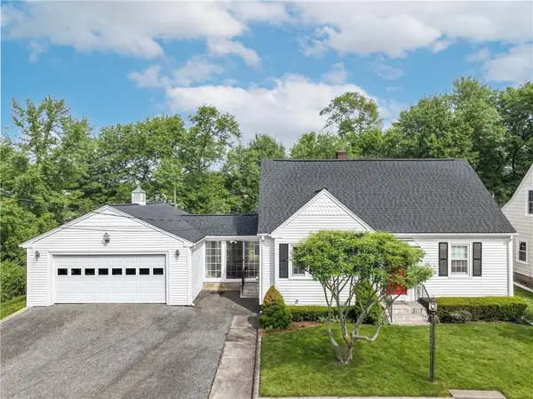 47 Dartmouth Avenue, East Providence, RI 02915