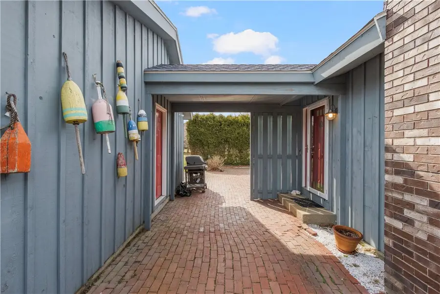 39 Almy Knoll Terrace, Portsmouth, RI 02871 - #2