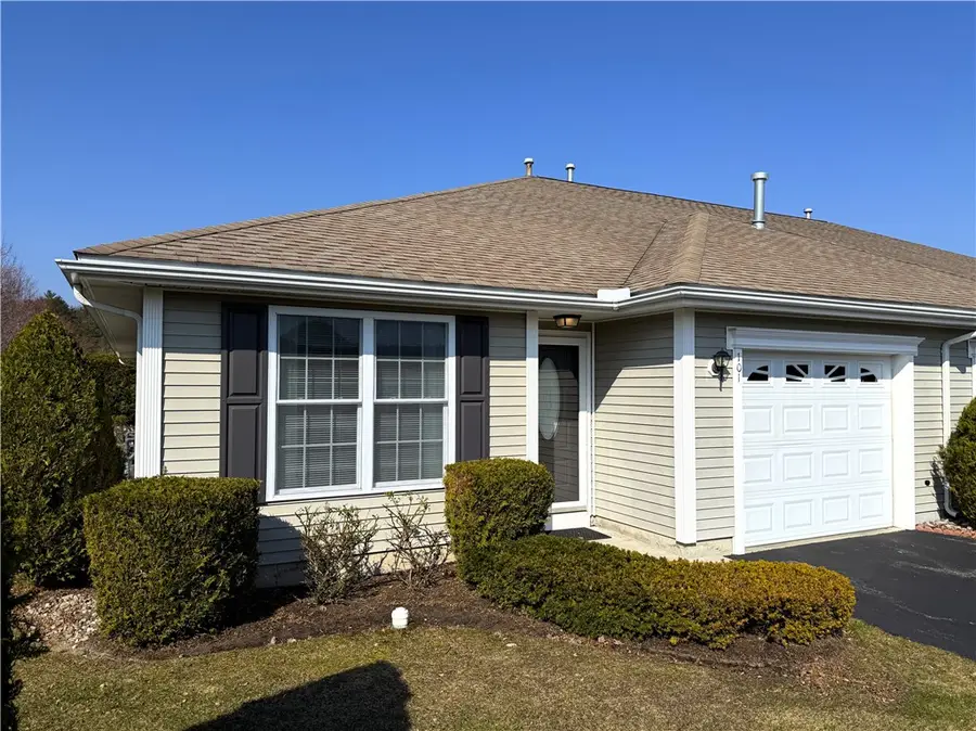 101 Village Green Circle, Coventry, RI 02816 - #3