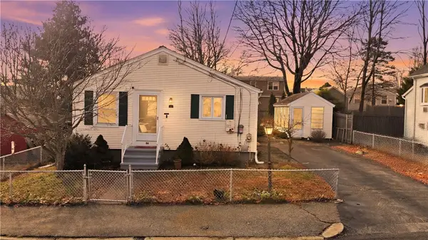 62 Hillcrest Avenue, Pawtucket, RI 02860