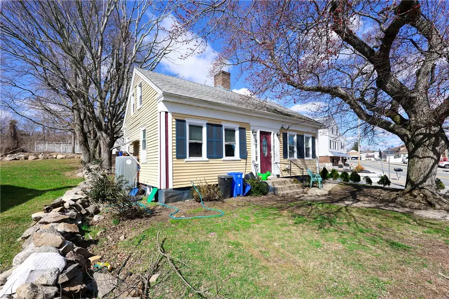 196 Simmonsville Avenue, Johnston, RI 02919 - #2