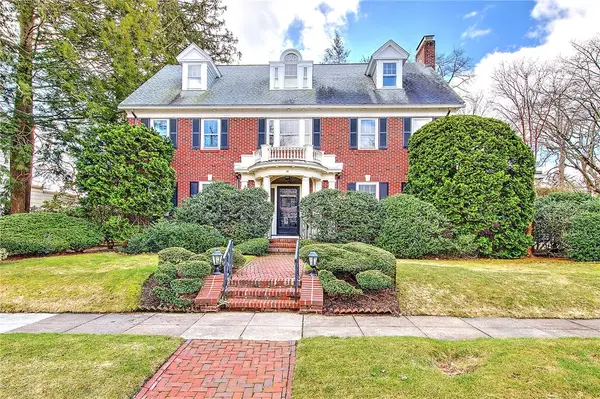 39 Harwich Road, Providence, RI 02906