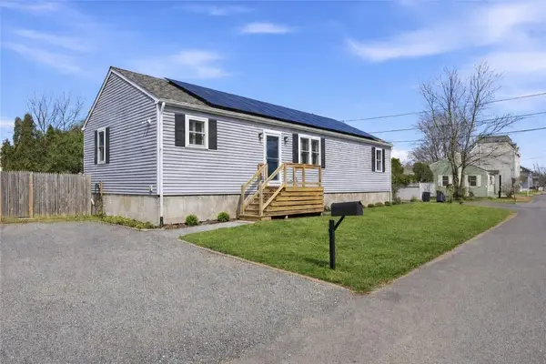 77 Walnut Street, Portsmouth, RI 02871