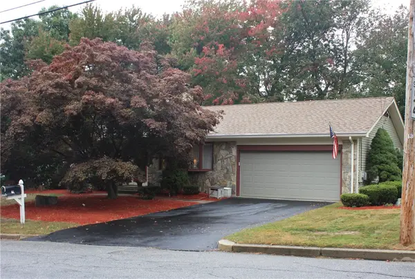 32 Meadow View Boulevard, North Providence, RI 02904