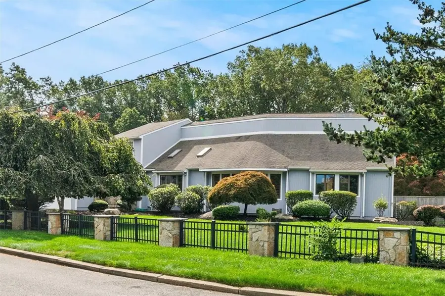 30 Dutchess Drive, Cranston, RI 02921 - #2