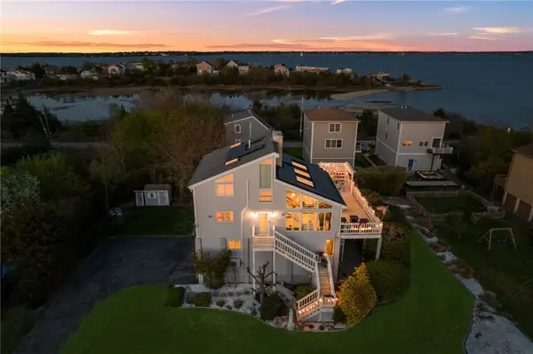 84 Dundas Avenue, Warwick, RI 02888