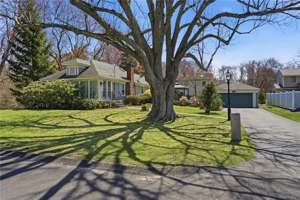 54 Beach Road, Bristol, RI 02809